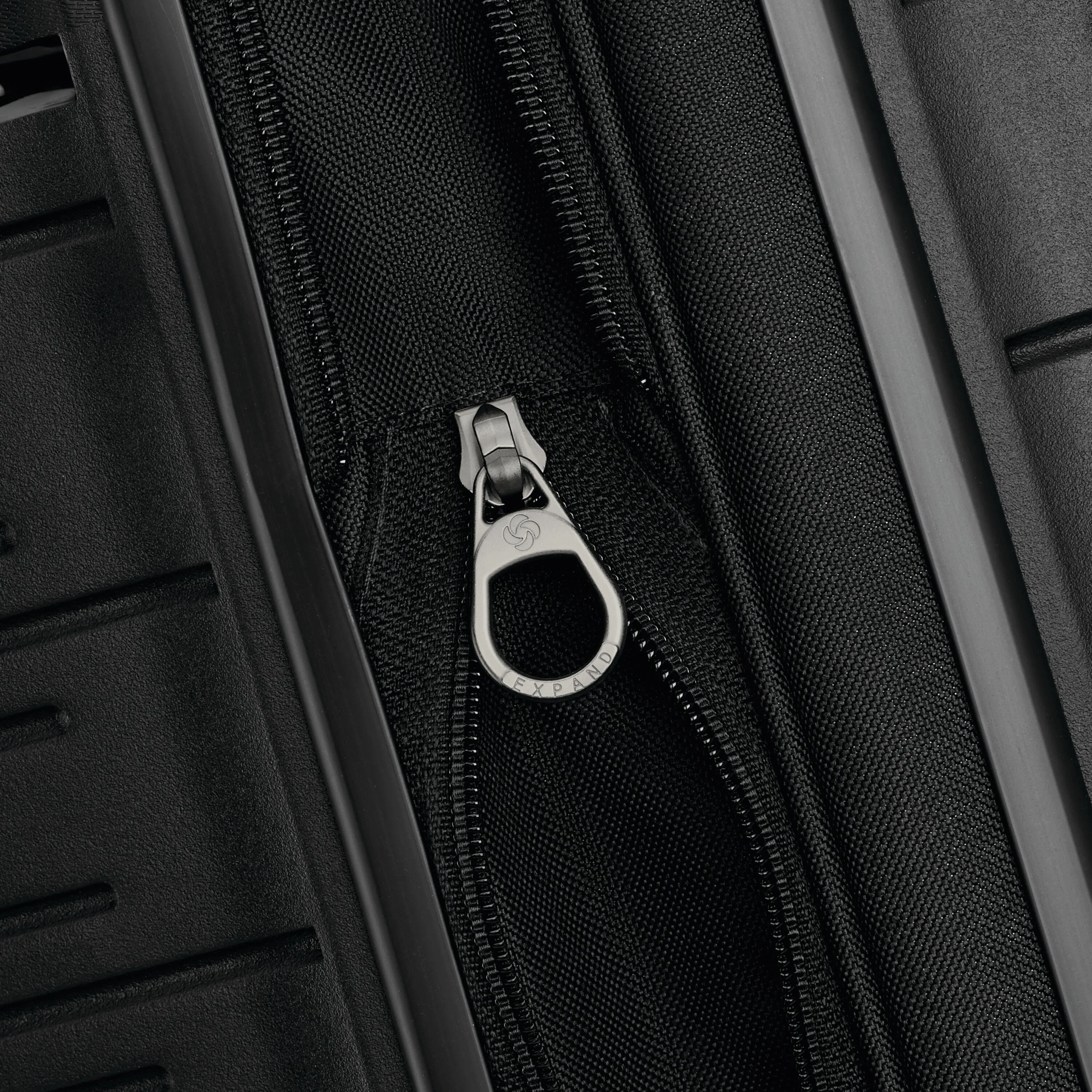 Samsonite Elevation Plus Large Expandable Spinner